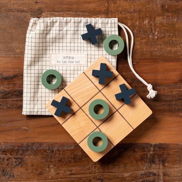 Wooden Game: XOXO Tic-Tac-Toe Set