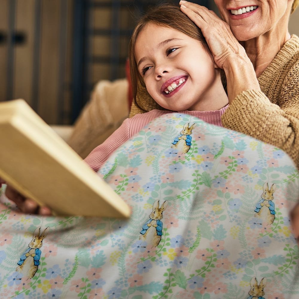 Throw: Peter Rabbit, English Garden - Tales for Tadpoles