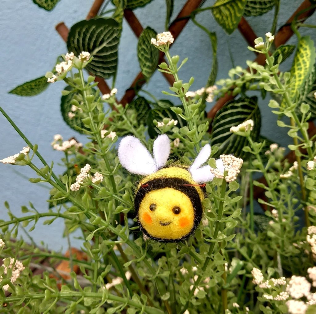 Sunday 9th August 11.30am: Needle Felted Bee with Jenni Kilgallon 10+ - Tales for Tadpoles